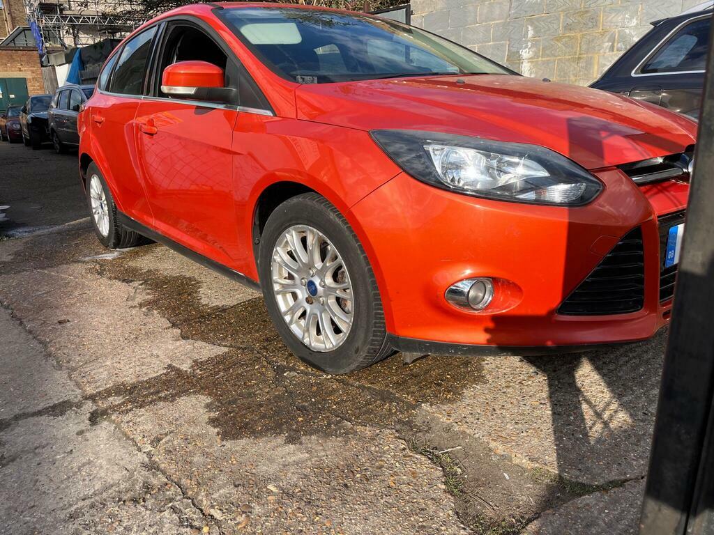 Ford Focus 1.6T Ecoboost Titanium Euro 5 S S Red
