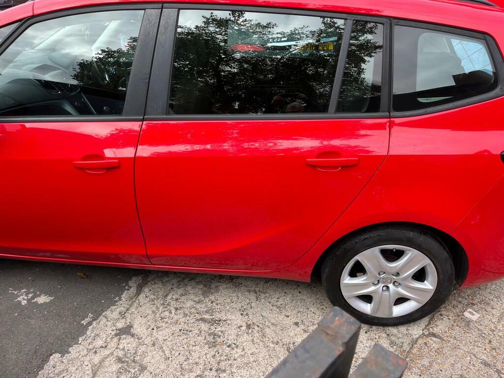 Vauxhall Zafira Tourer 1.4I Turbo Exclusiv Euro 6 FG65HGZ Red #4