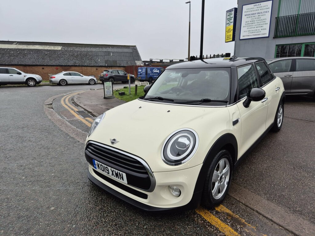 Mini Hatch 1.5 Cooper Classic Hatchback Steptronic KO19XWN White #2