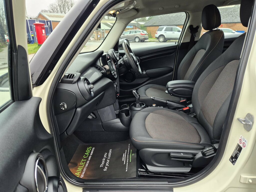 Mini Hatch 1.5 Cooper Classic Hatchback Steptronic KO19XWN White #6