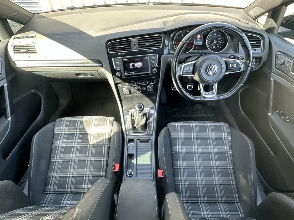 Volkswagen Golf 2L Gtd ST65LWZ Black #5