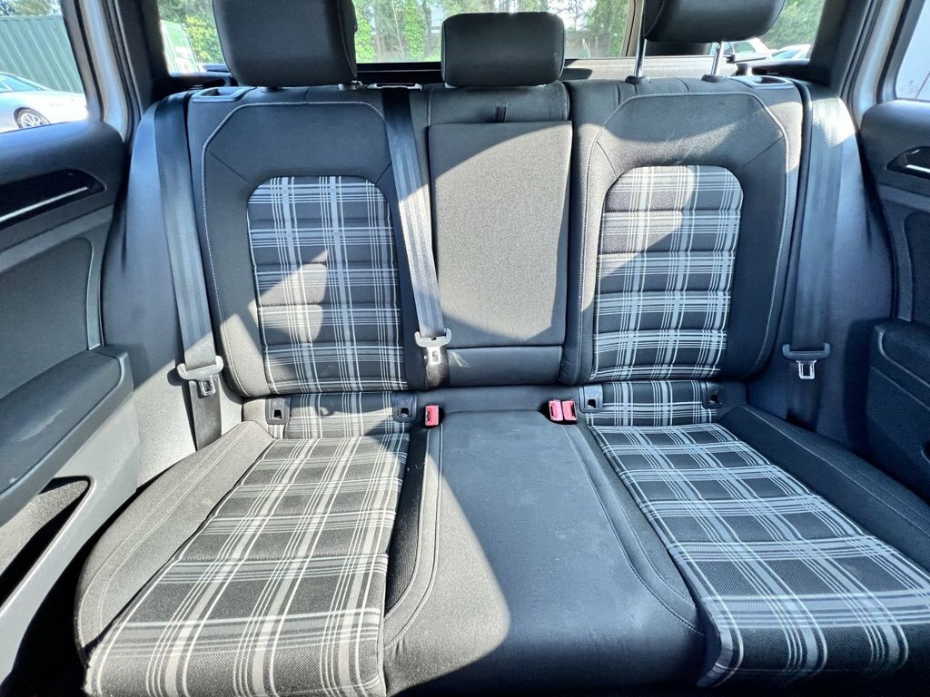 Volkswagen Golf 2L Gtd DC66XFK White #5