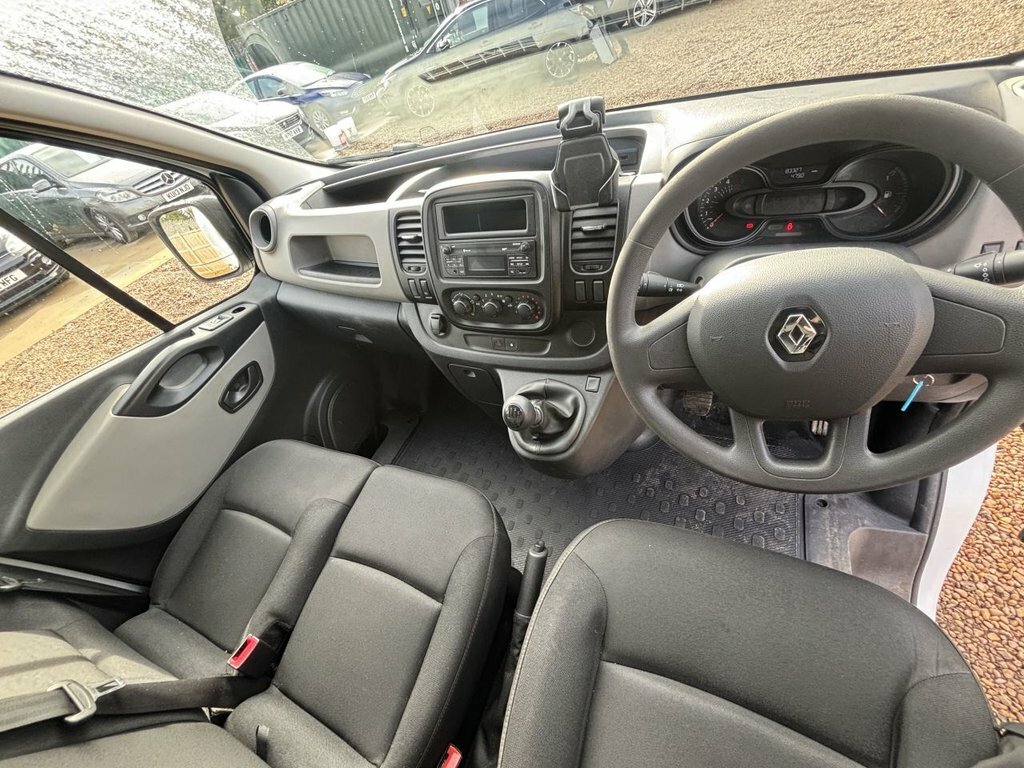 Renault Trafic 1.6L Business MT19NGE White #6
