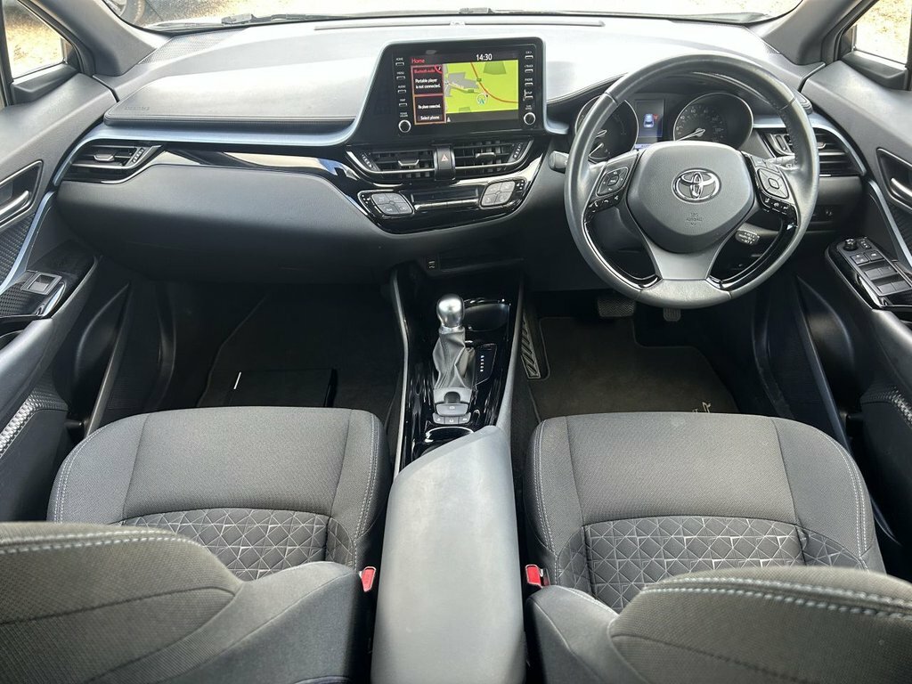 Toyota C-Hr 1.8L Design NG71ULJ White #4