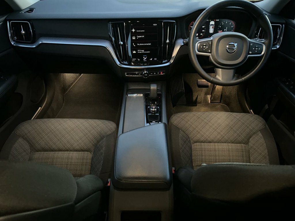 Volvo V60 2L Momentum Black #4
