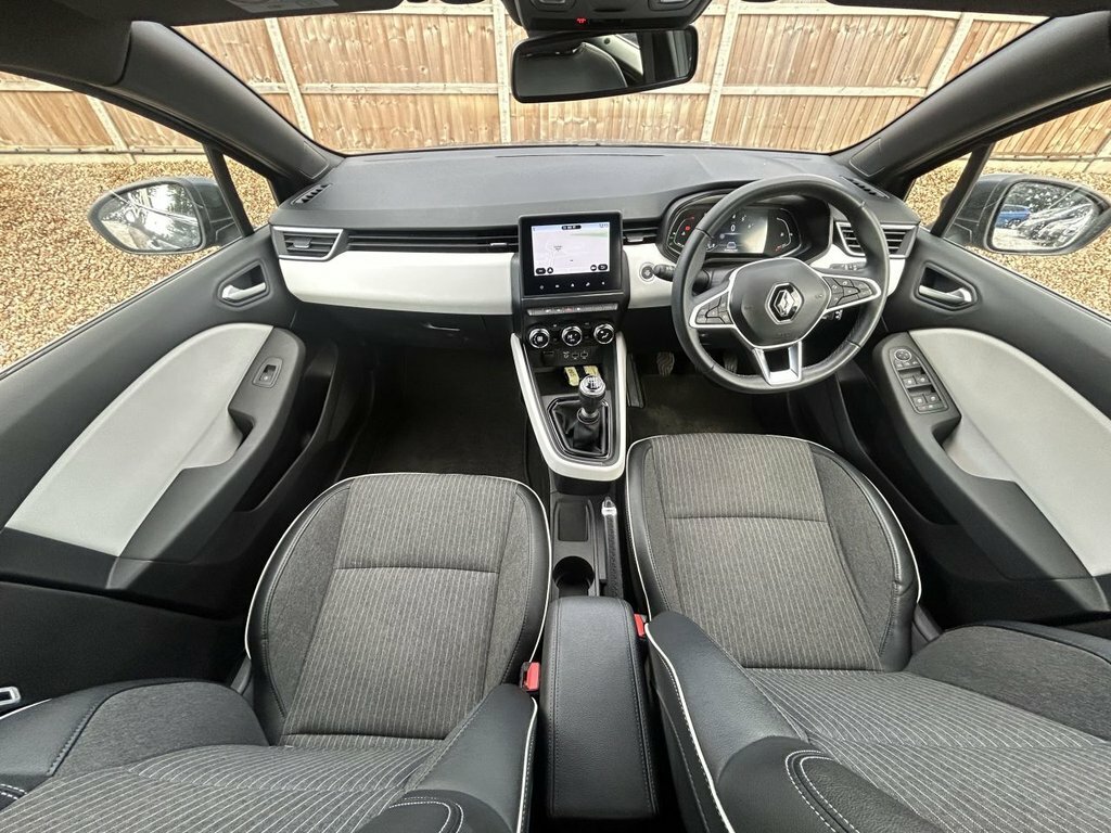 Renault Clio 1L Se Edition GU22UPV Grey #4