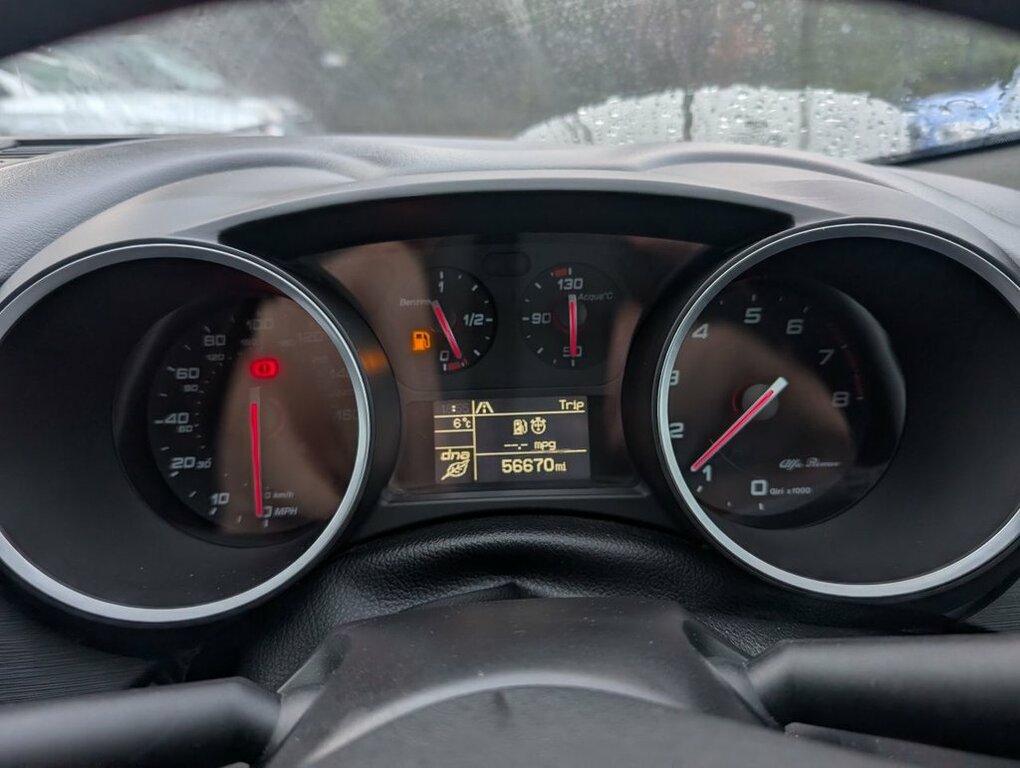 Alfa Romeo Giulietta 1.4L Sport White #6