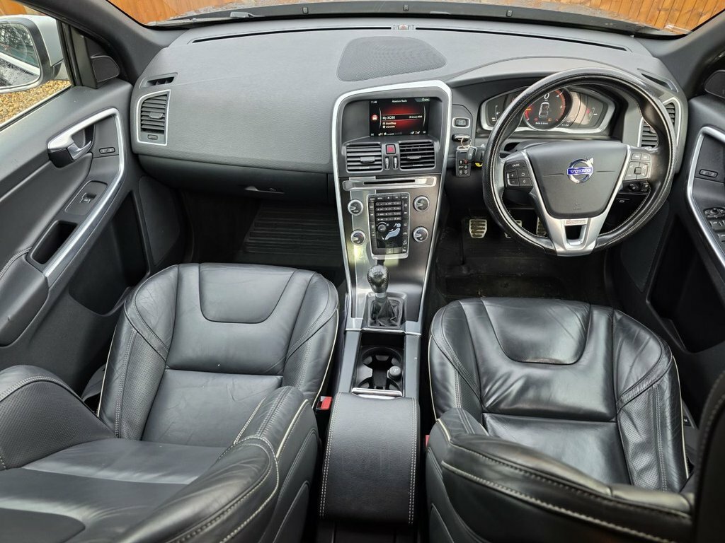 Volvo XC60 2.4L R-design Lux Nav Black #4