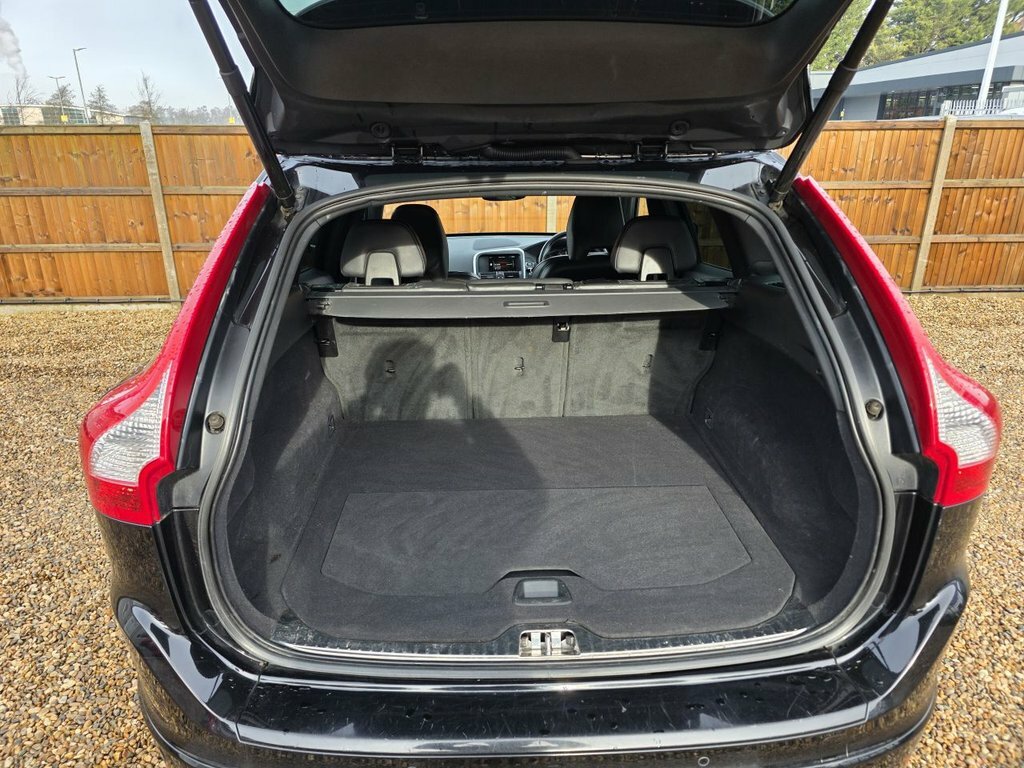 Volvo XC60 2.4L R-design Lux Nav Black #6