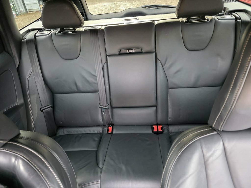 Volvo XC60 2.4L R-design Lux Nav Black #5