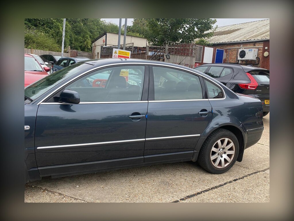 Volkswagen Passat 1.9 Tdi Pd S Grey #9