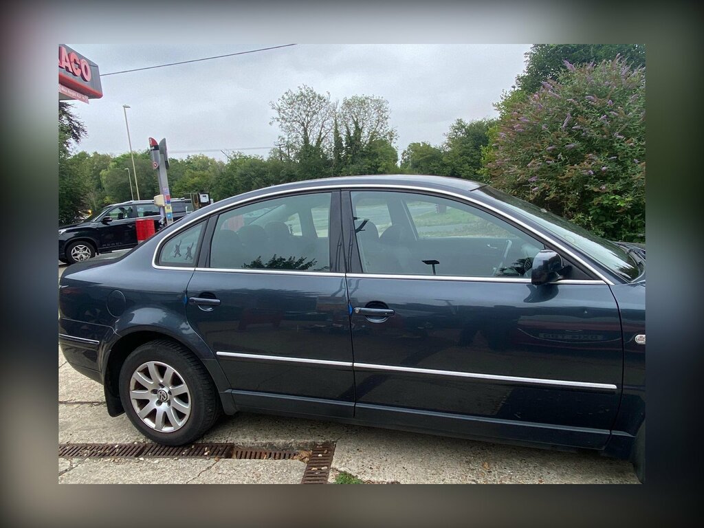 Volkswagen Passat 1.9 Tdi Pd S Grey #8