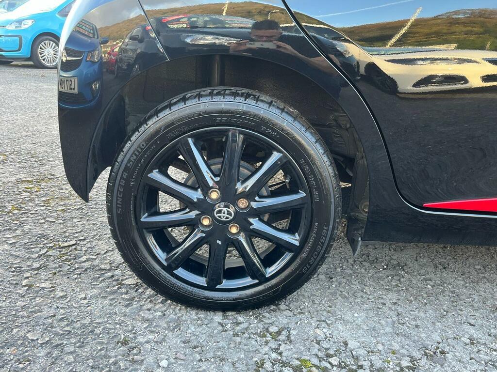 Toyota Aygo 1.0 Vvt-i X-press DG68UNM Black #2
