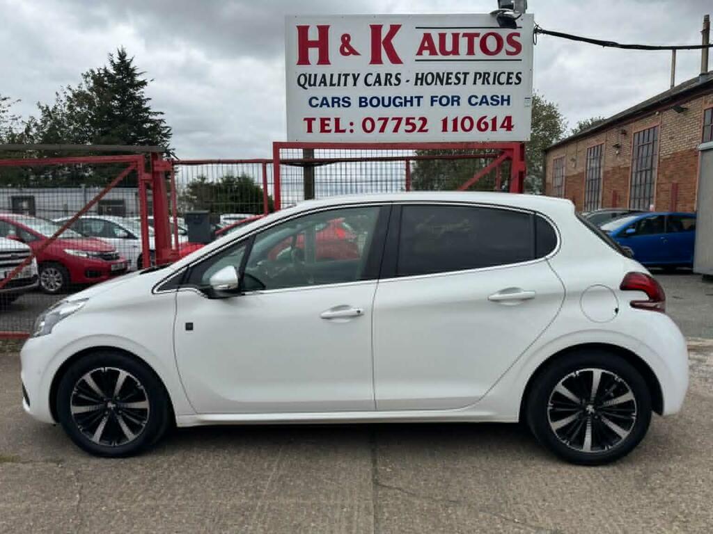 Peugeot 208 Hatchback 1.5 Bluehdi Tech Edition Euro 6 Ss AK69YKO White #3