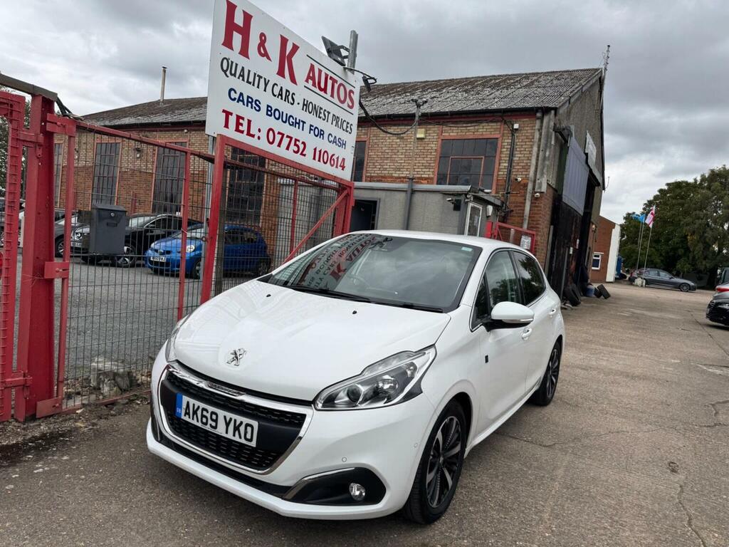 Peugeot 208 Hatchback 1.5 Bluehdi Tech Edition Euro 6 Ss AK69YKO White #2