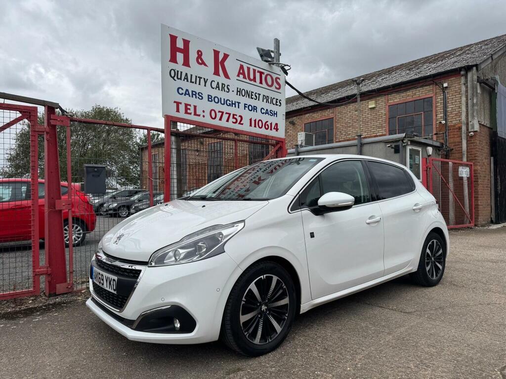 Peugeot 208 Hatchback 1.5 Bluehdi Tech Edition Euro 6 Ss White