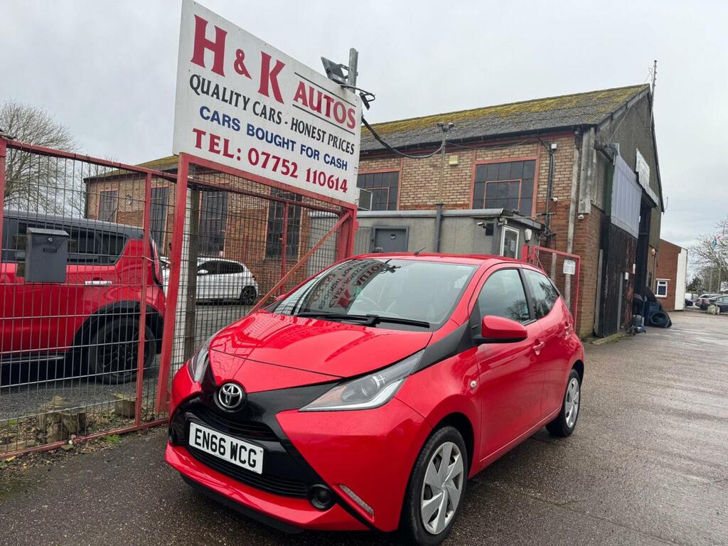 Toyota Aygo Hatchback 1.0 Vvt-i X-play Euro 5 Euro 5 2017 Red