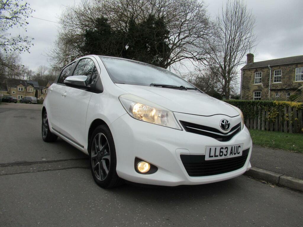 Toyota Yaris Hatchback 1.33 Dual Vvt-i Trend Euro 5 20136 White