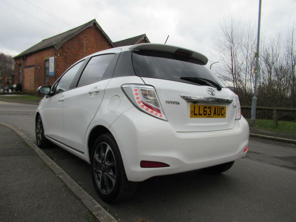 Toyota Yaris Hatchback 1.33 Dual Vvt-i Trend Euro 5 20136 LL63AUC White #5