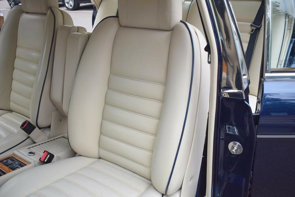 Bentley Turbo R 6.8 4dr Red #25