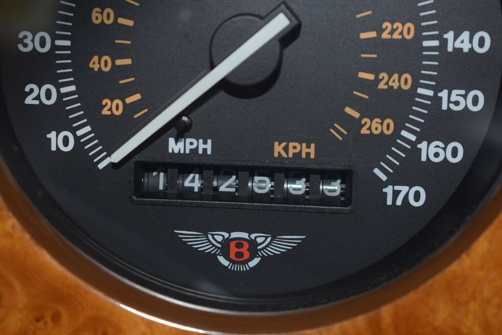 Bentley Turbo R 6.8 4dr Red #17