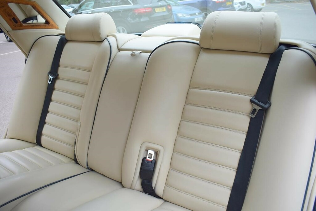 Bentley Turbo R 6.8 4dr Red #33