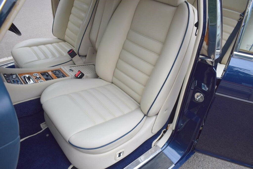 Bentley Turbo R 6.8 4dr Red #27