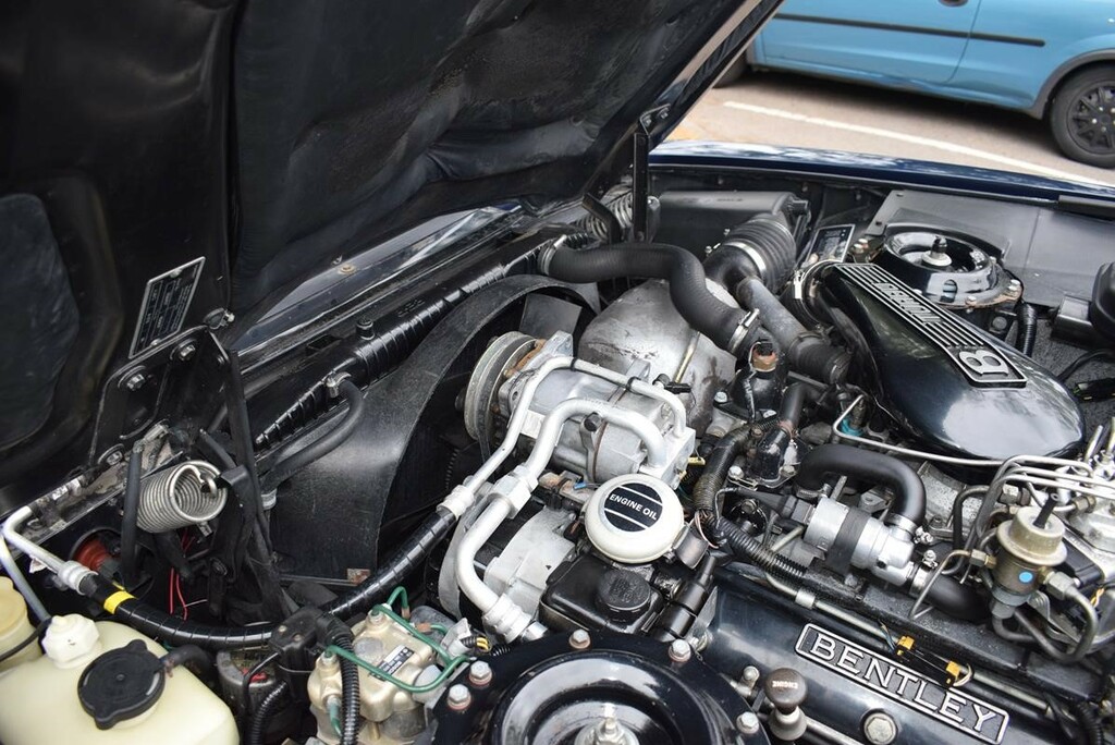 Bentley Turbo R 6.8 4dr Red #46