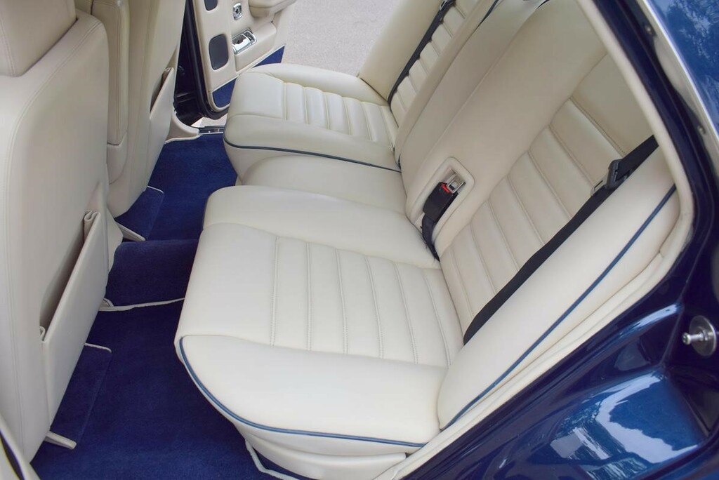 Bentley Turbo R 6.8 4dr Red #29