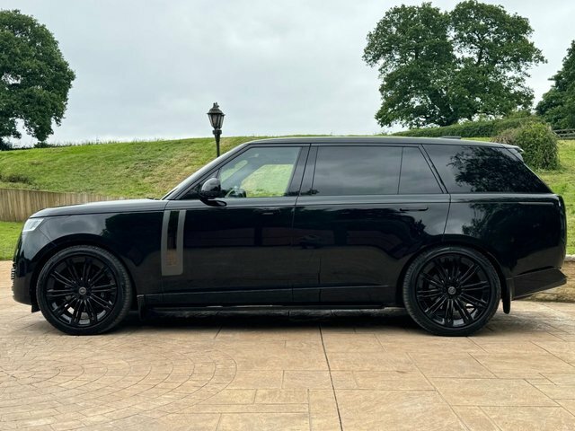 Land Rover Range Rover 2023 4.4 Sv Lwb 523 Bhp Black #4