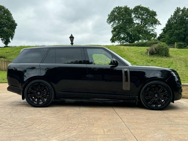 Land Rover Range Rover 2023 4.4 Sv Lwb 523 Bhp Black #3