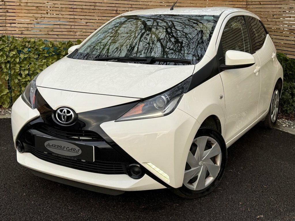 Toyota Aygo 1L X-play MK65HSA White #6