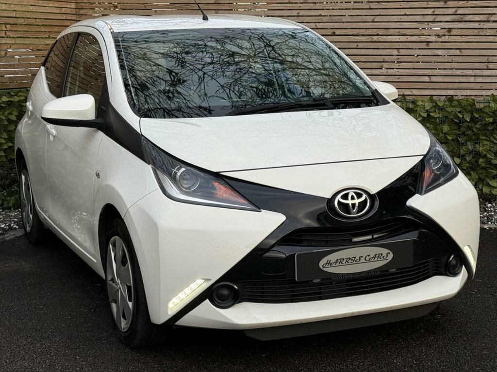 Toyota Aygo 1L X-play MK65HSA White #3