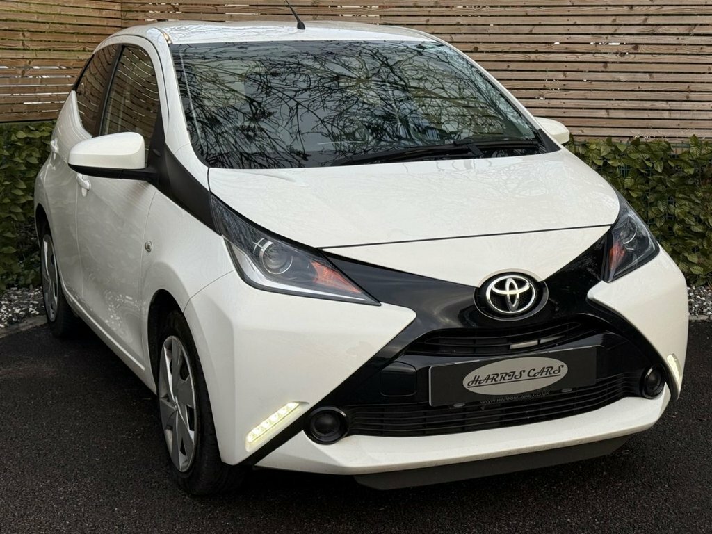 Toyota Aygo 1L X-play MK65HSA White #4