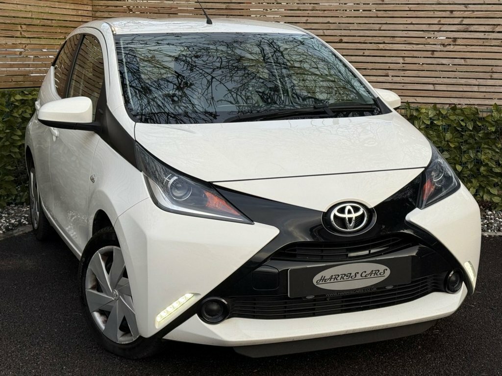Toyota Aygo 1L X-play MK65HSA White #2