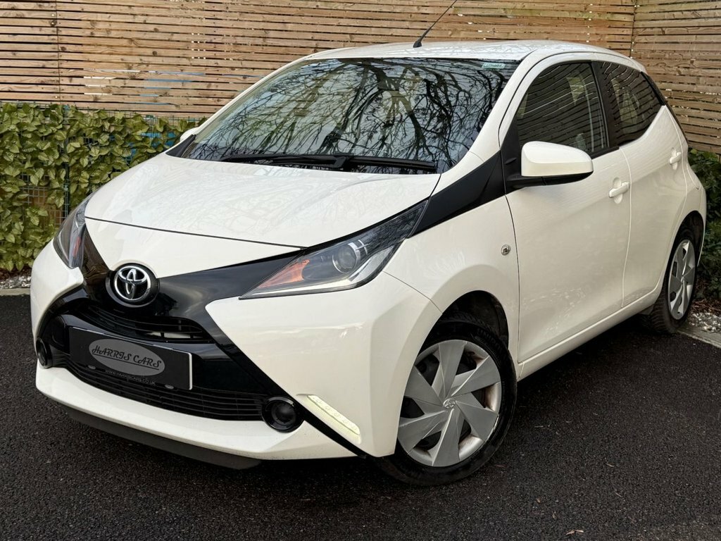 Toyota Aygo 1L X-play MK65HSA White #5