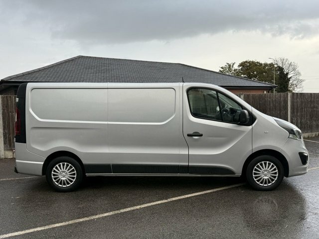 Vauxhall Vivaro 1.6 Cdti 2900 Sportive Panel Van DN18XYV Silver #2