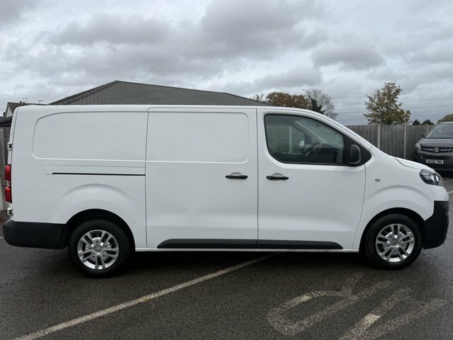 Vauxhall Vivaro 1.5 Turbo D 2900 Dynamic Panel Van 6Dr Manu DL70TNV White #3