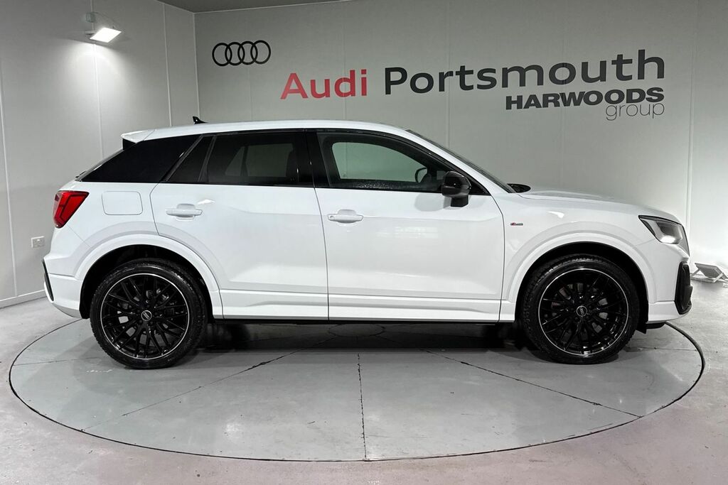 Audi Q2 Black Edition HX75YGJ Black #2