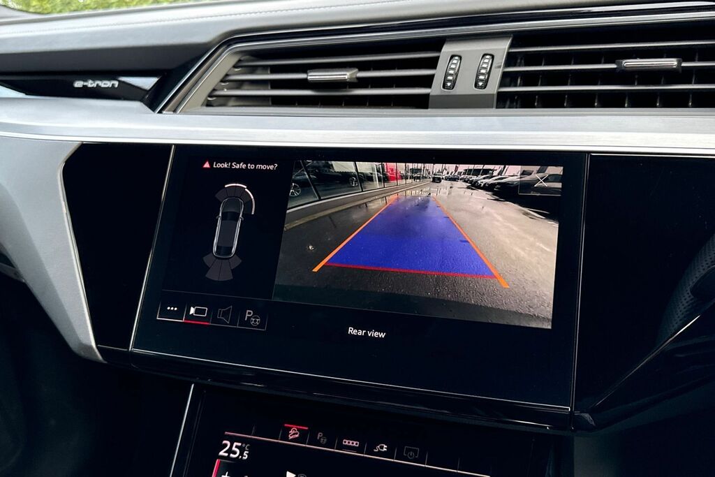 Audi E-tron Black Edition RJ72NWH Black #4