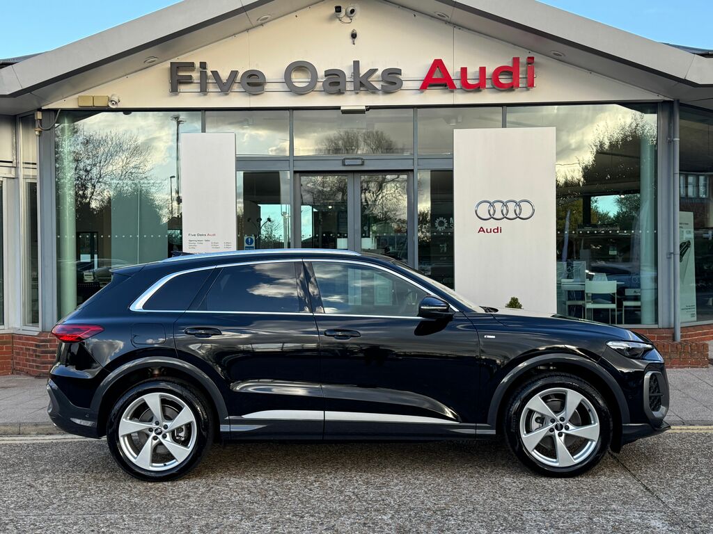 Audi Q5 S Line GY75FPN Black #2