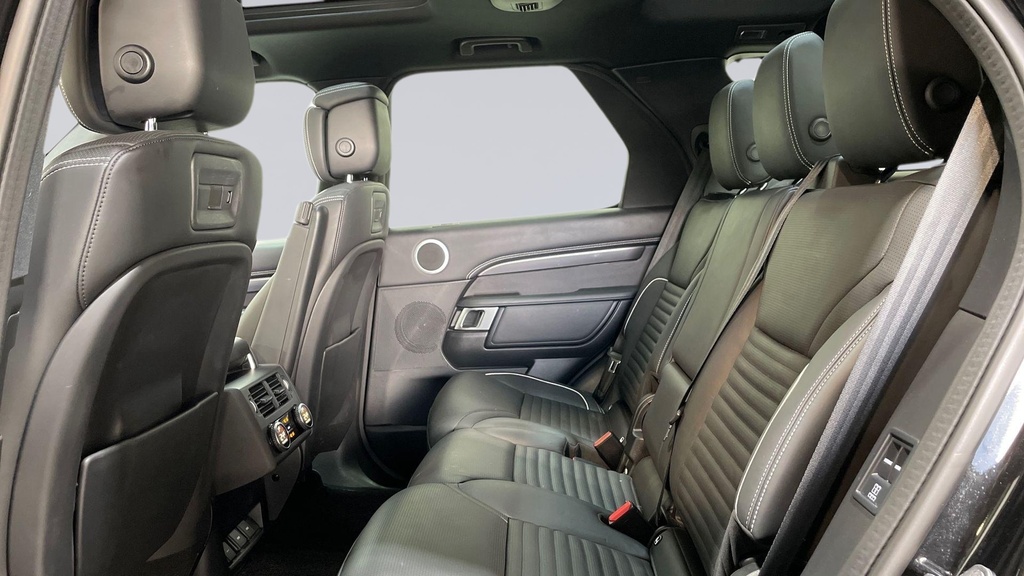 Land Rover Discovery D300 Metropolitan Edition Santorini Black GF73KVT Black #4
