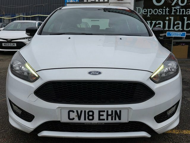 Ford Focus Ecoboost St-line Hatchback CV18EHN White #5