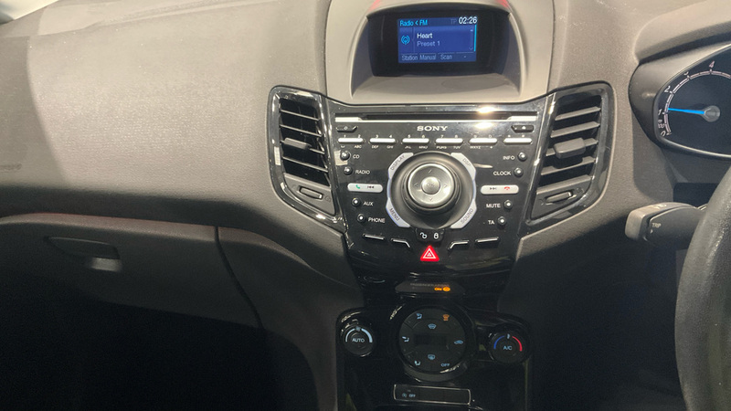 Ford Fiesta Titanium Silver #6
