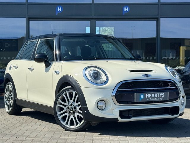Mini Hatch Cooper S Hatchback EG17CDX White