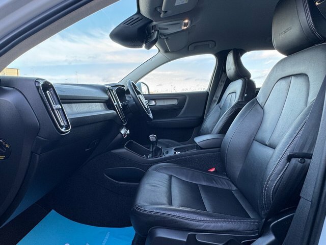 Volvo XC40 T3 Inscription Suv EO69XXR Silver #4