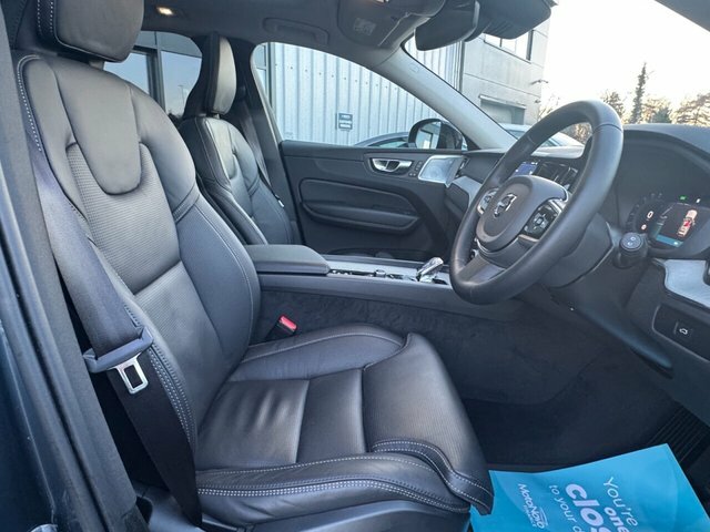 Volvo XC60 B5 Mhev Ultra Dark AK25JNJ Blue #3