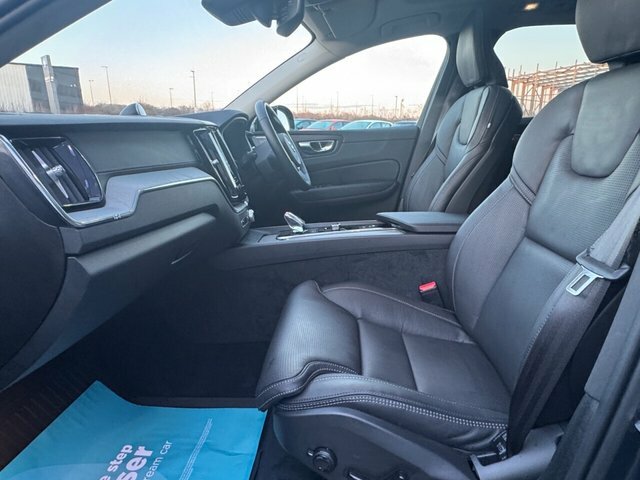 Volvo XC60 B5 Mhev Ultra Dark AK25JNJ Blue #6
