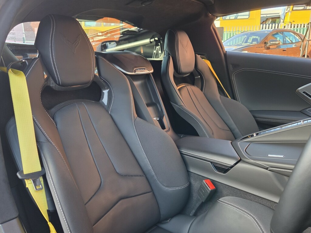 Chevrolet Corvette Stingray 6.2 V8 2Lt Yellow #25
