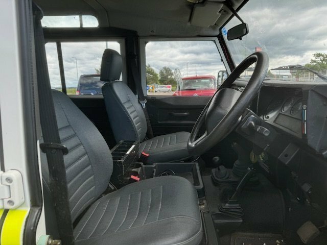 Land Rover Defender 110 4X4 200454 SN54FSU White #2